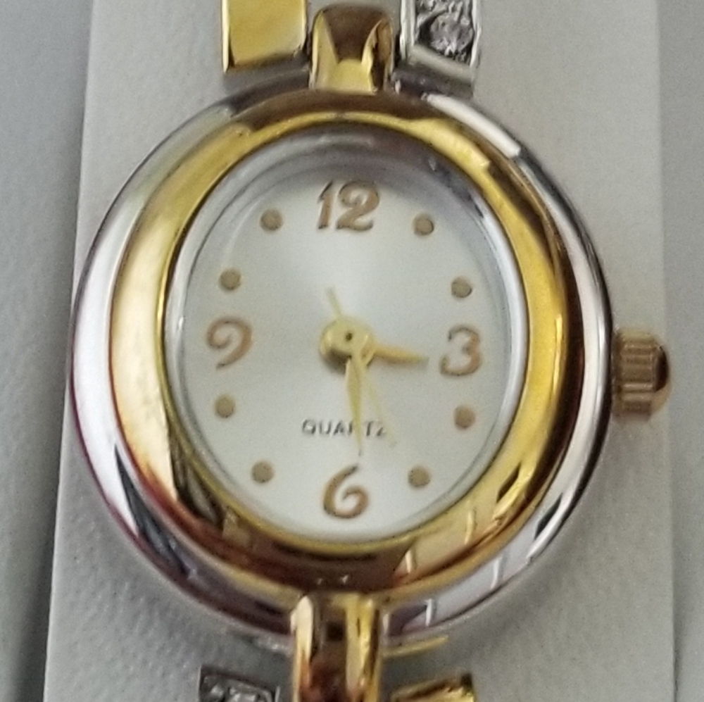Embassy Quartz Watch - Picture 5 of 7